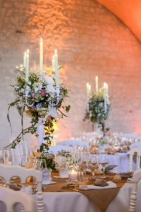 MonaLisa wedding planner tours 37 organisation mariage décoration tables chateau de la bourdaisière chandeliers blancs fleuris champêtre