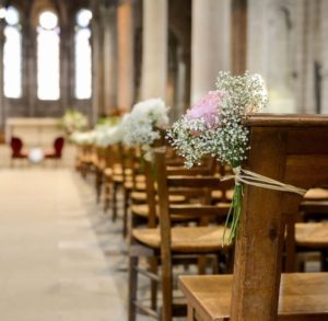 MonaLisa wedding planner tours 37 organisation mariage bouquet bouts de bancs église pivoine et gypsophile