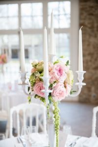MonaLisa wedding planner tours 37 organisation mariage décoration table chateau de la vaudère chandelier fleuris couleurs pastelles