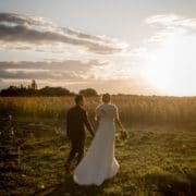 mariés coucher de soleil photo couple wedding planner touraine