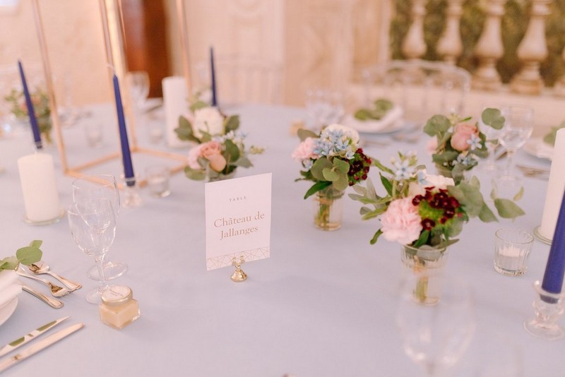 décoration table mariage jallanges fleurs nappe bleu eucalyptus